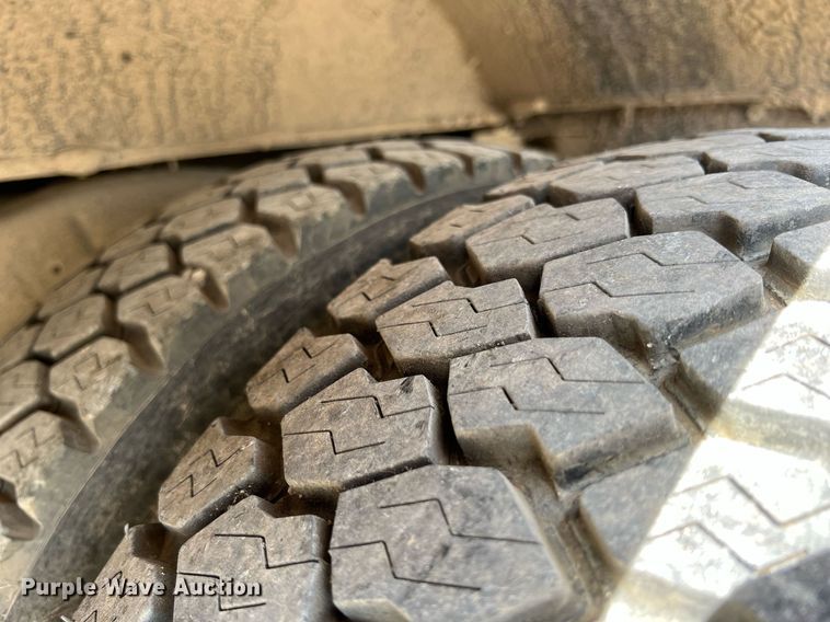 image for item MY9747 2010 Ford E450 Super Duty  school bus