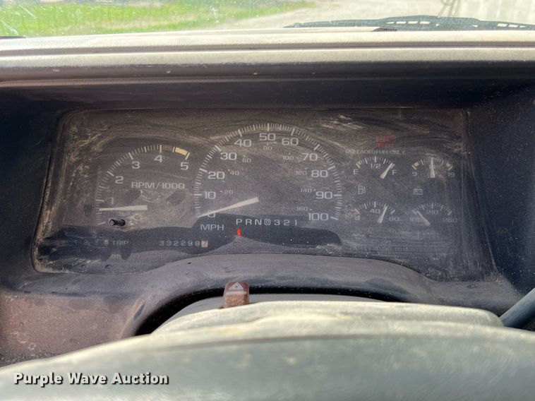 image for item MY9748 1995 Chevrolet Suburban C1500  SUV