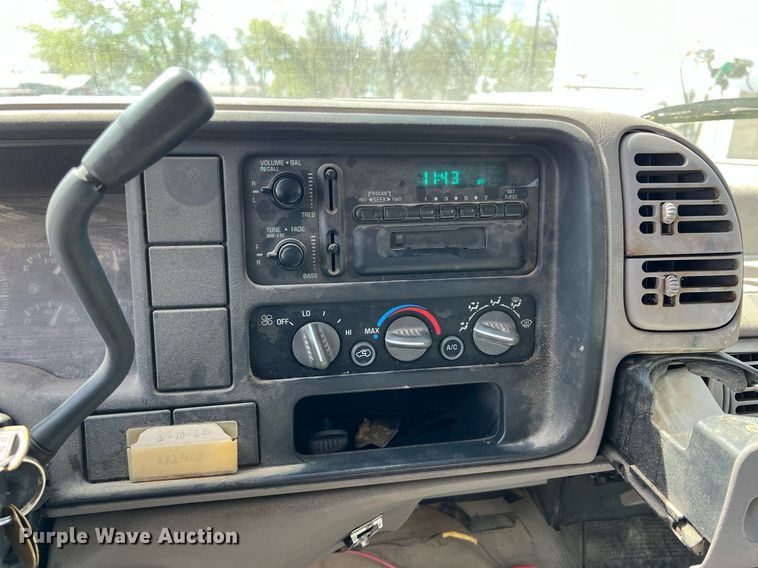 image for item MY9748 1995 Chevrolet Suburban C1500  SUV