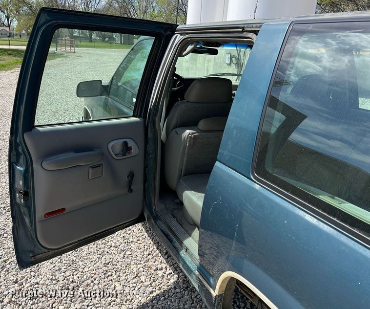 image for item MY9748 1995 Chevrolet Suburban C1500  SUV