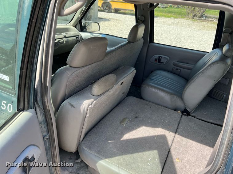 image for item MY9748 1995 Chevrolet Suburban C1500  SUV