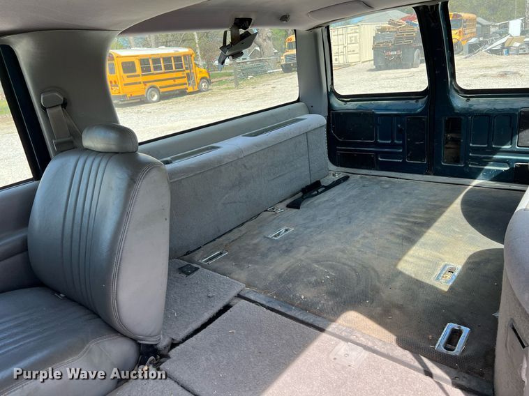 image for item MY9748 1995 Chevrolet Suburban C1500  SUV