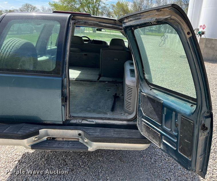 image for item MY9748 1995 Chevrolet Suburban C1500  SUV
