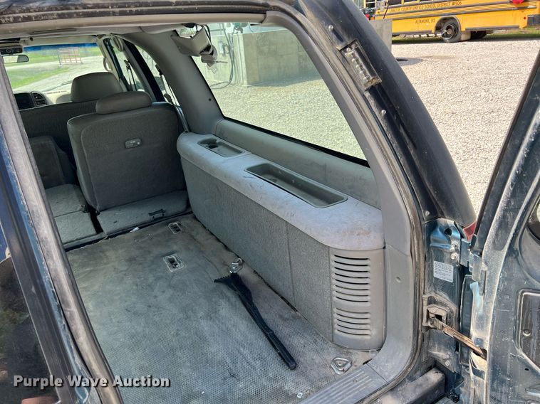 image for item MY9748 1995 Chevrolet Suburban C1500  SUV