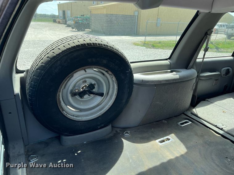 image for item MY9748 1995 Chevrolet Suburban C1500  SUV