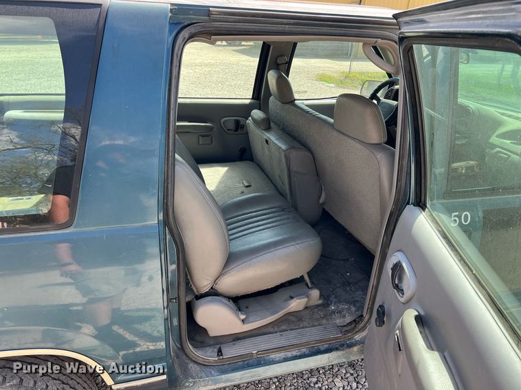 image for item MY9748 1995 Chevrolet Suburban C1500  SUV