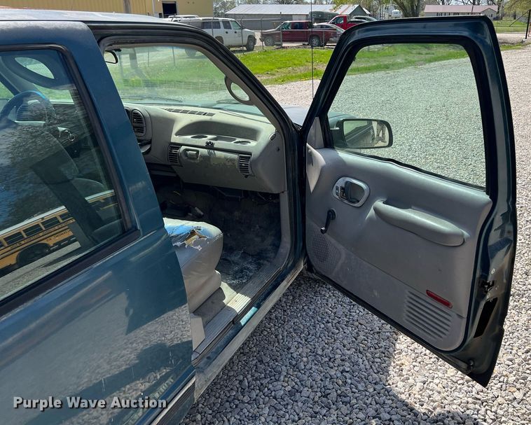 image for item MY9748 1995 Chevrolet Suburban C1500  SUV