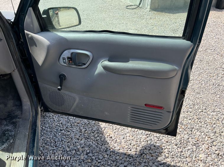 image for item MY9748 1995 Chevrolet Suburban C1500  SUV