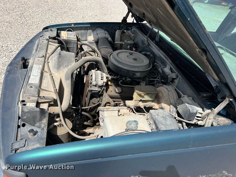 image for item MY9748 1995 Chevrolet Suburban C1500  SUV