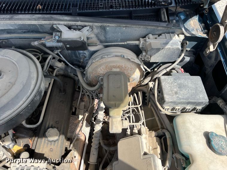 image for item MY9748 1995 Chevrolet Suburban C1500  SUV