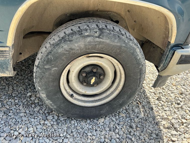 image for item MY9748 1995 Chevrolet Suburban C1500  SUV