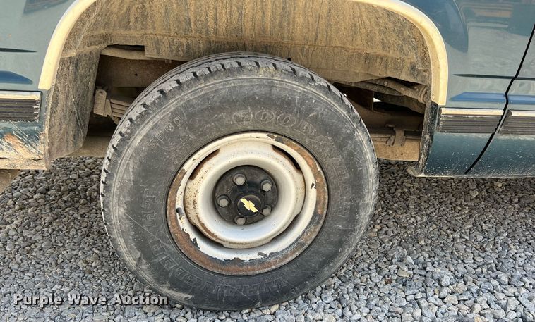 image for item MY9748 1995 Chevrolet Suburban C1500  SUV