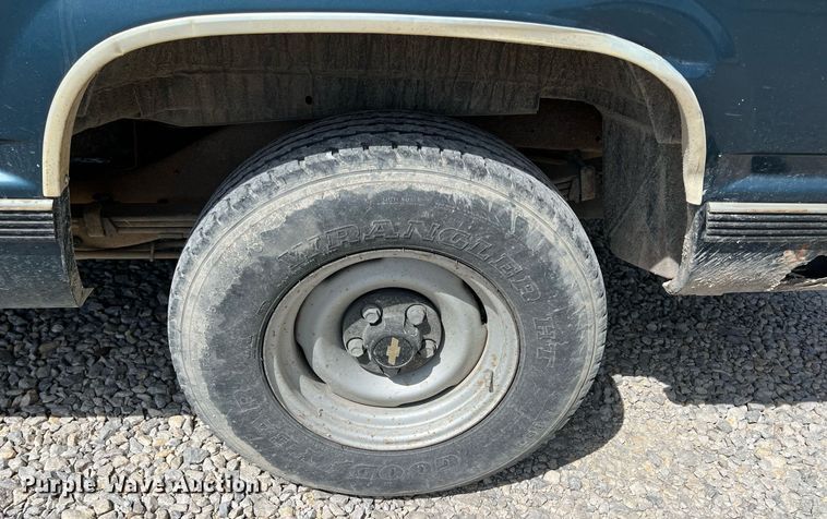 image for item MY9748 1995 Chevrolet Suburban C1500  SUV