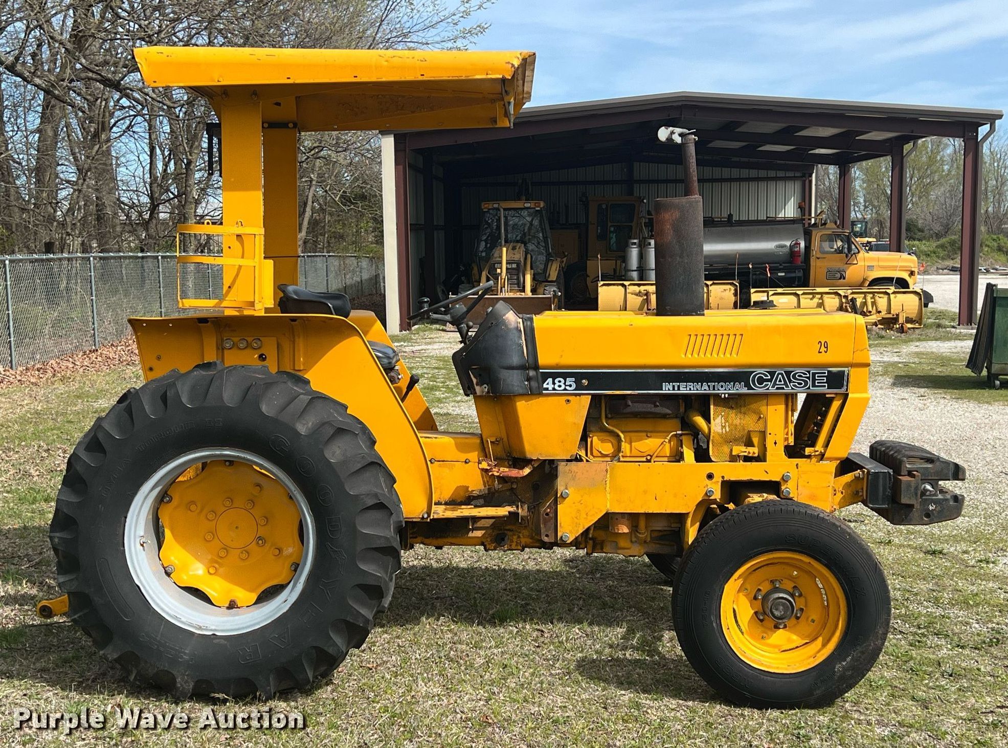 Case 485 tractor in Neosho, MO Item MY9681 sold Purple Wave