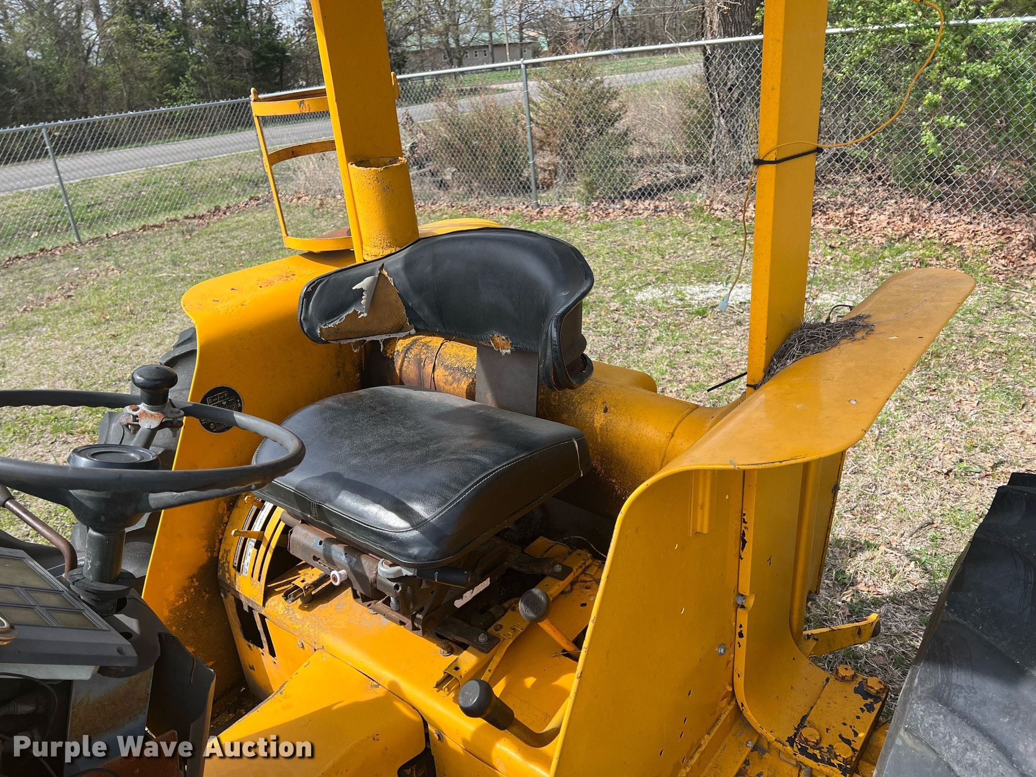 Case 485 tractor in Neosho, MO Item MY9681 sold Purple Wave