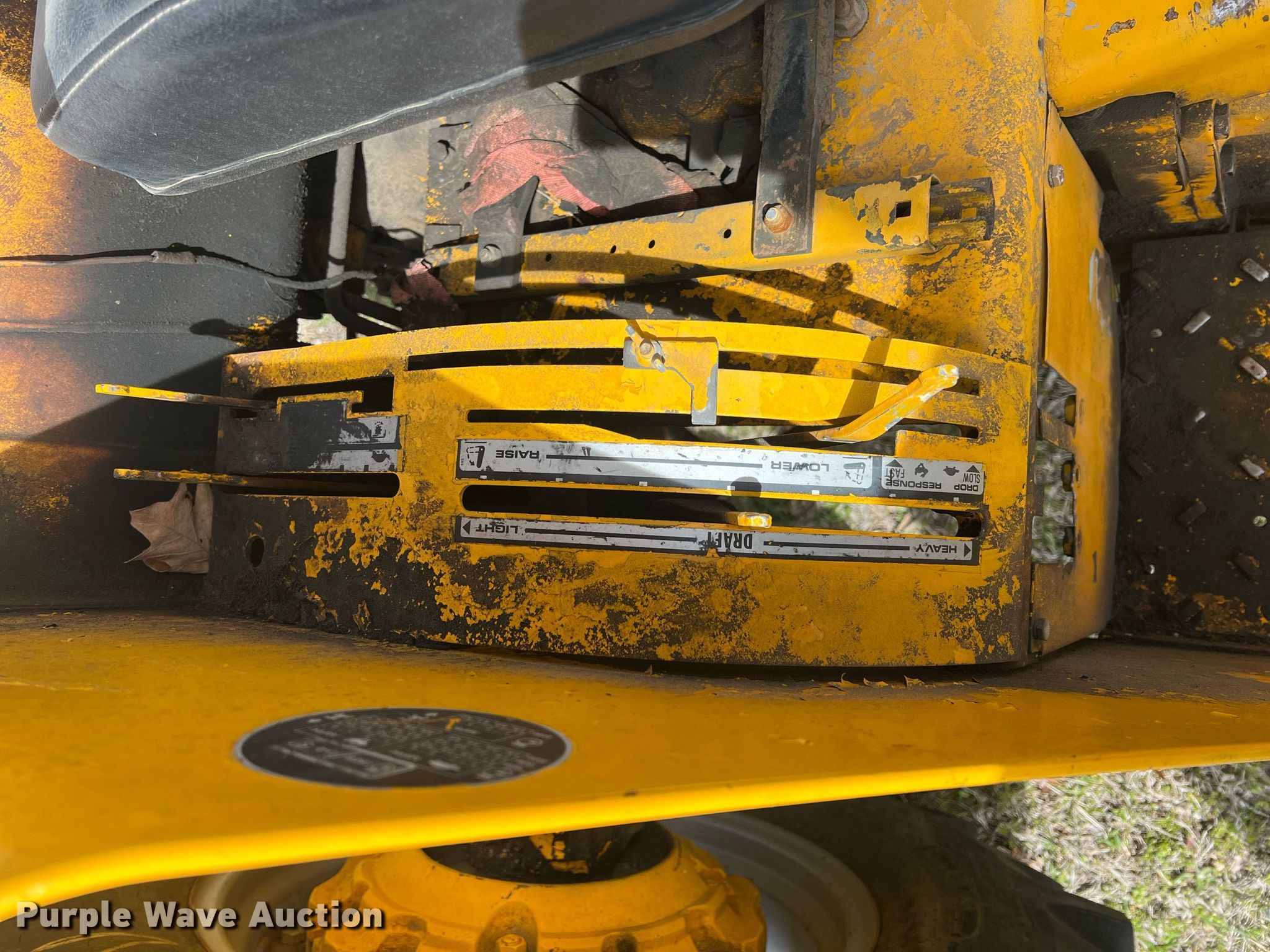 Case 485 tractor in Neosho, MO Item MY9681 sold Purple Wave