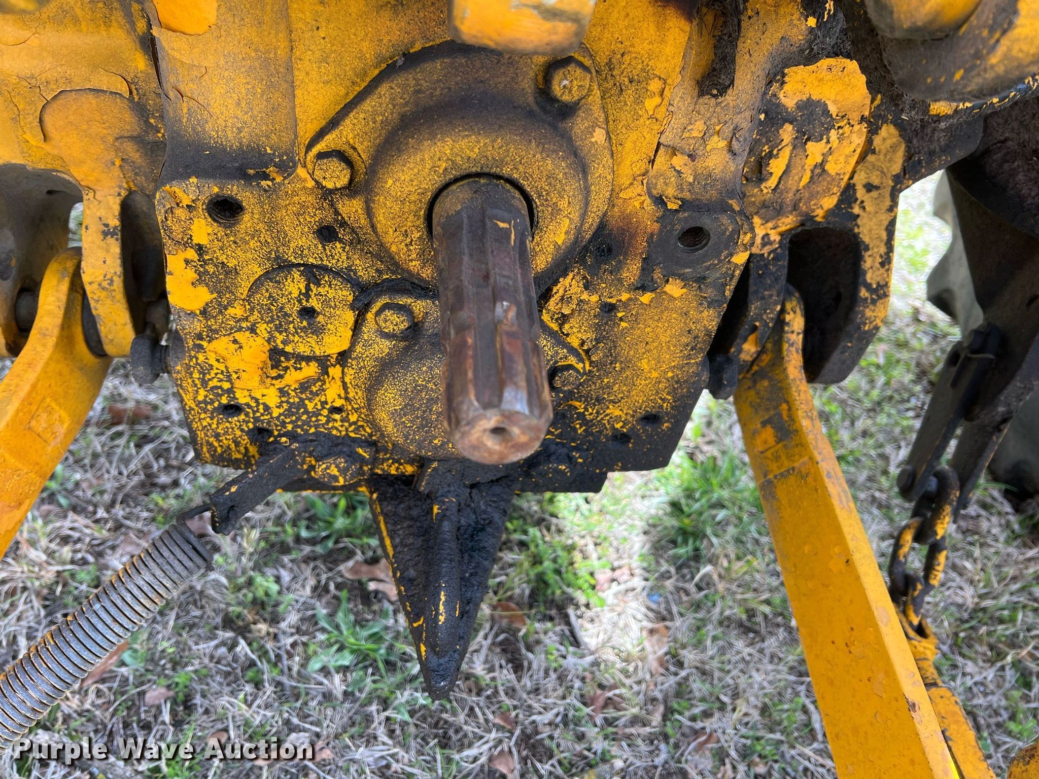 Case 485 tractor in Neosho, MO Item MY9681 sold Purple Wave