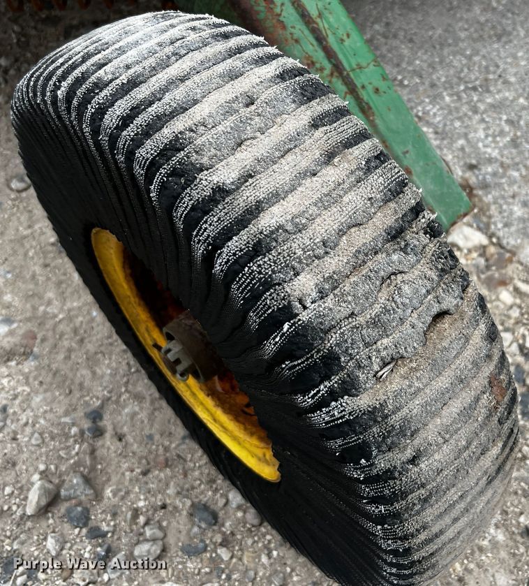 image for item DJ0828 John Deere 1517  batwing rotary mower