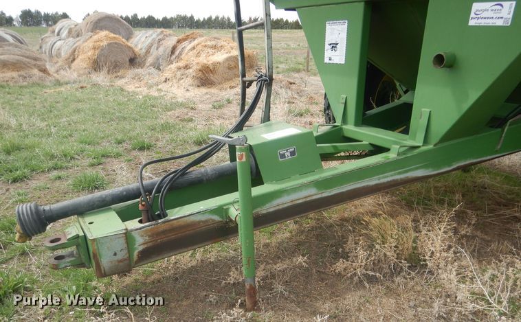 image for item DJ7025 Brent 420  grain cart