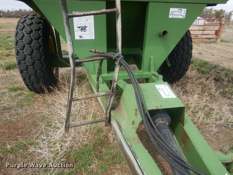 image for item DJ7025 Brent 420  grain cart