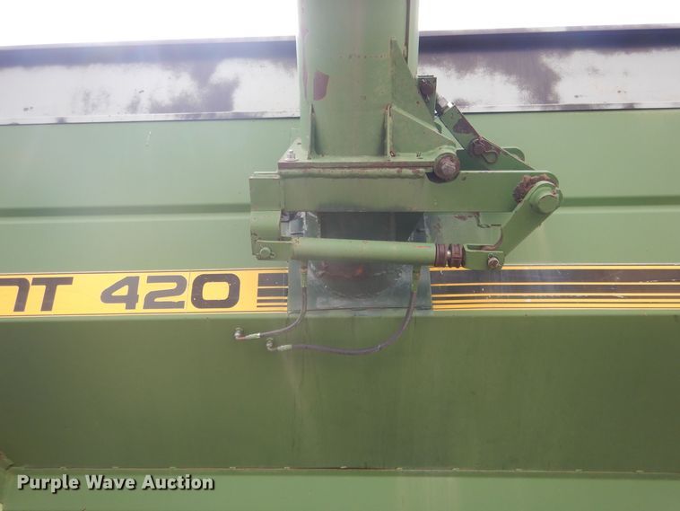 image for item DJ7025 Brent 420  grain cart