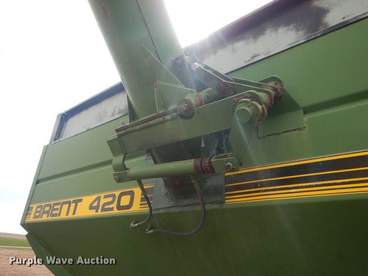 image for item DJ7025 Brent 420  grain cart