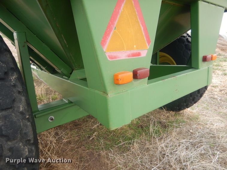image for item DJ7025 Brent 420  grain cart