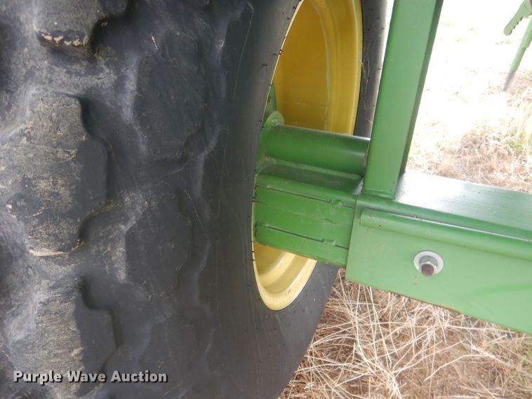 image for item DJ7025 Brent 420  grain cart