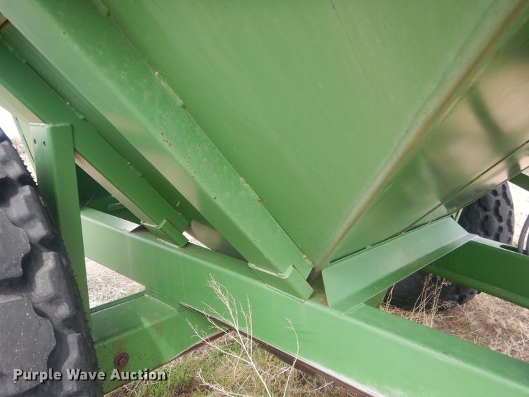 image for item DJ7025 Brent 420  grain cart