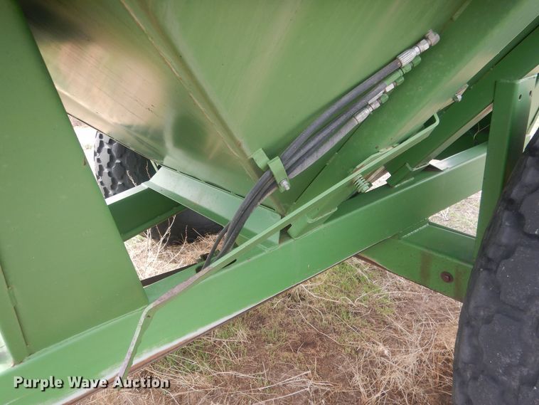 image for item DJ7025 Brent 420  grain cart