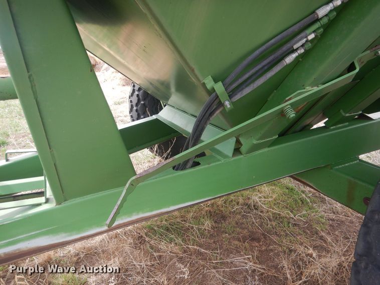image for item DJ7025 Brent 420  grain cart