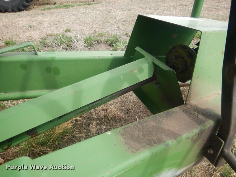 image for item DJ7025 Brent 420  grain cart