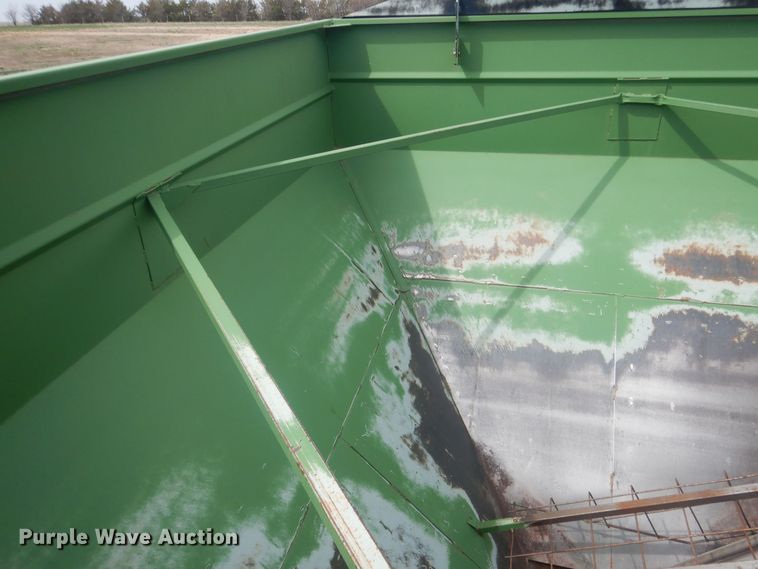 image for item DJ7025 Brent 420  grain cart