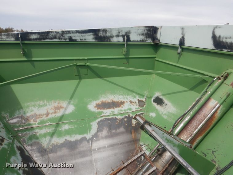 image for item DJ7025 Brent 420  grain cart