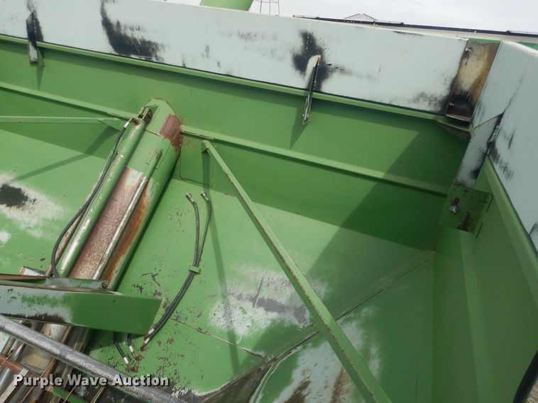 image for item DJ7025 Brent 420  grain cart