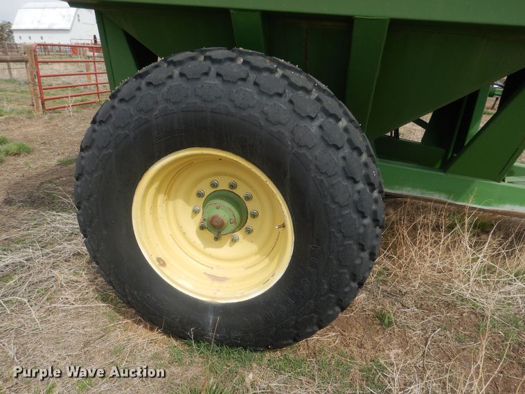 image for item DJ7025 Brent 420  grain cart