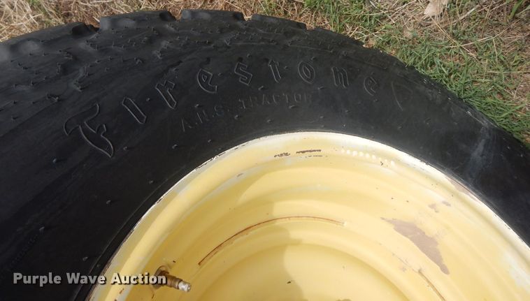 image for item DJ7025 Brent 420  grain cart