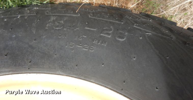 image for item DJ7025 Brent 420  grain cart