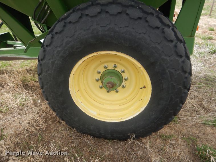 image for item DJ7025 Brent 420  grain cart