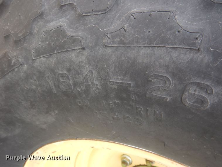 image for item DJ7025 Brent 420  grain cart