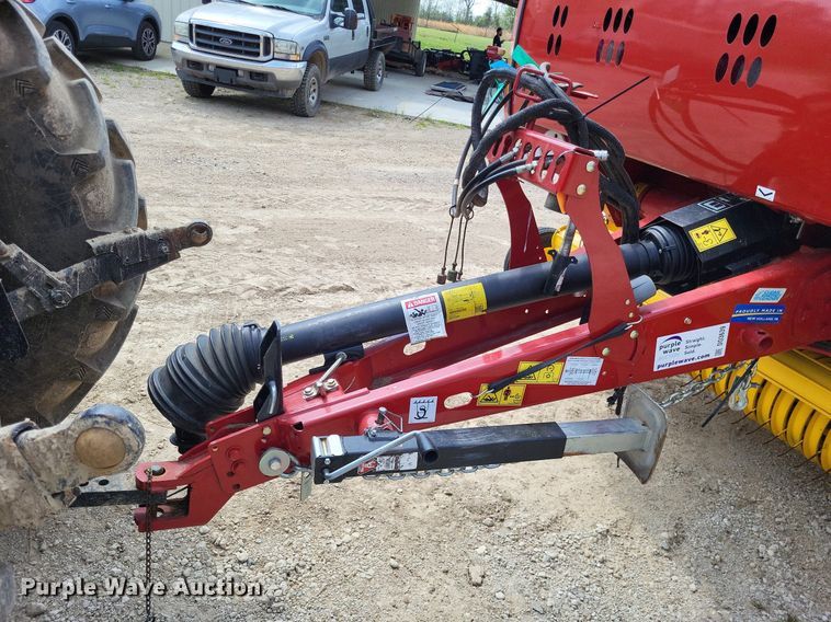 image for item DO3639 2020 New Holland Roll-Belt 560  round baler