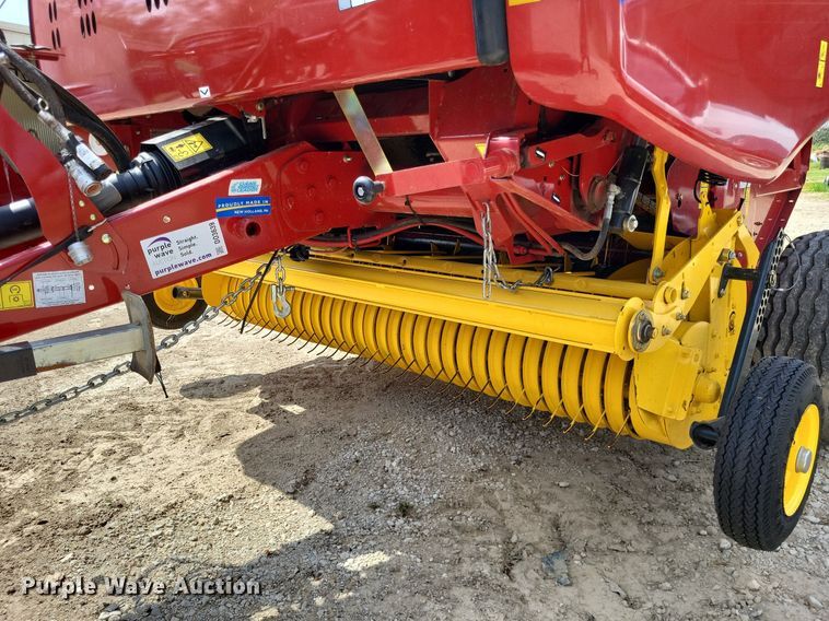 image for item DO3639 2020 New Holland Roll-Belt 560  round baler