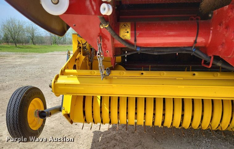 image for item DO3639 2020 New Holland Roll-Belt 560  round baler
