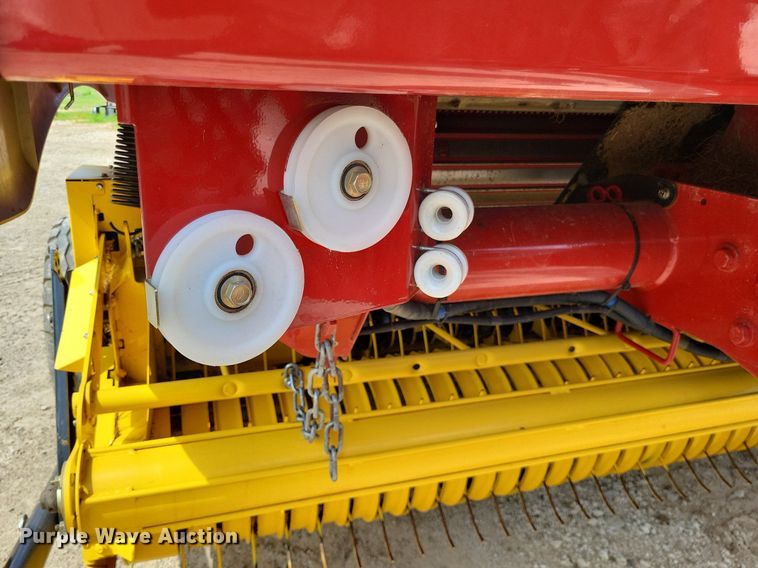 image for item DO3639 2020 New Holland Roll-Belt 560  round baler