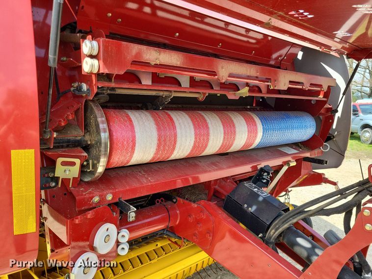 image for item DO3639 2020 New Holland Roll-Belt 560  round baler
