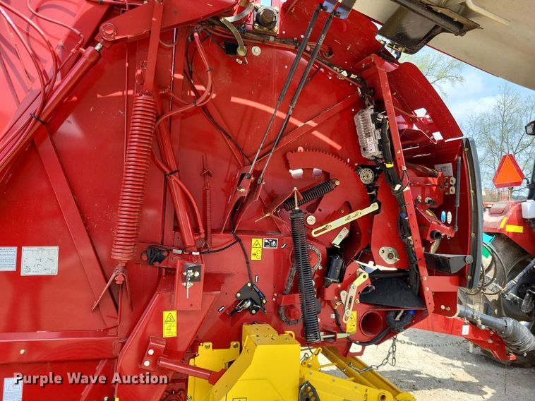 image for item DO3639 2020 New Holland Roll-Belt 560  round baler