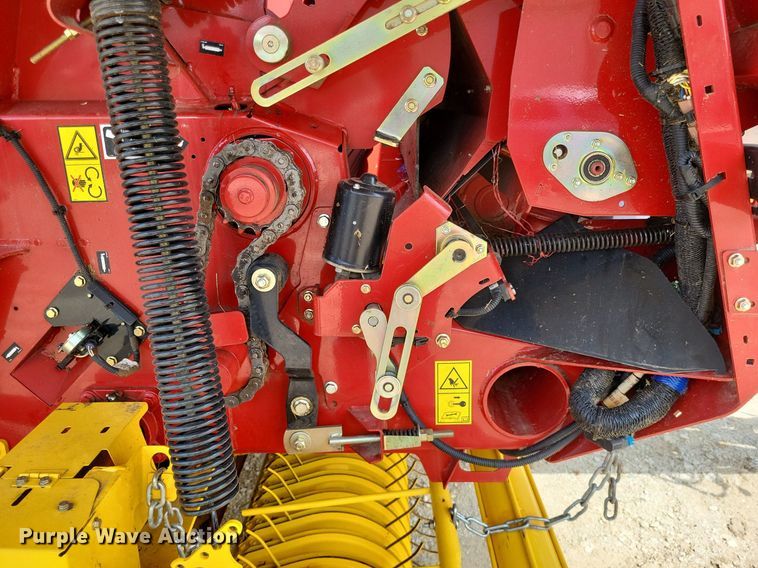 image for item DO3639 2020 New Holland Roll-Belt 560  round baler