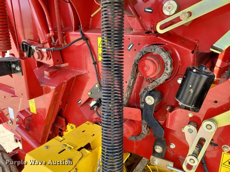 image for item DO3639 2020 New Holland Roll-Belt 560  round baler