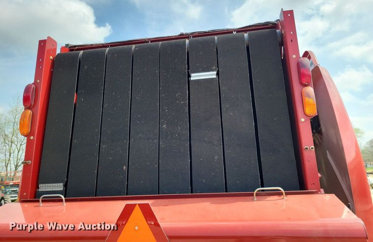 image for item DO3639 2020 New Holland Roll-Belt 560  round baler