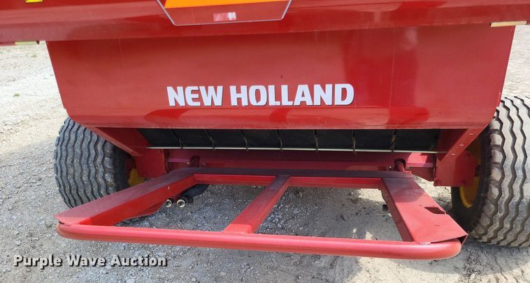 image for item DO3639 2020 New Holland Roll-Belt 560  round baler